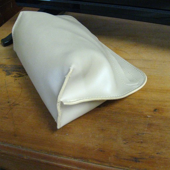 Delta Air Lines Vintage Business Class Toiletry Bag - Picture 5 of 8